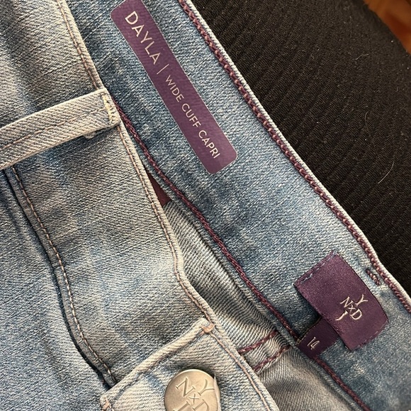 NYDJ Dayla wide cuff Capri jeans women’s Size 14 - Picture 4 of 5